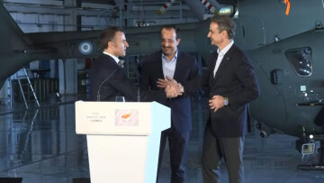 Προειδοποίηση Μητσοτάκη για ασύμμετρες απειλές λόγω πολέμου, συνοδεία εμπορικών πλοίων προανήγγειλε ο Μακρόν μετά την τριμερή στην Πάφο