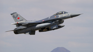 Μέτρο άμυνας και όχι επιθετική ενέργεια τα τουρκικά F-16 στα κατεχόμενα, υποστηρίζει το ψευδοκράτος