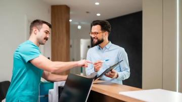 Η ιδιωτική ασφάλιση μειώνει την πίεση στο ΕΣΥ – Πώς θα μειωθούν τα κόστη προς όφελος των ασφαλισμένων