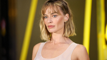 Margot Robbie: Το νέο hair style που εγκαινίασε στην Εβδομάδα Μόδας του Παρισιού
