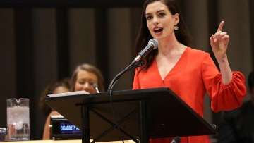 Αν Χάθαγουεϊ: «Γιορτάζουμε την αντίσταση των γυναικών που άνοιξαν τον δρόμο»