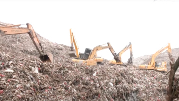 Στους 7 οι νεκροί εξαιτίας κατάρρευσης σε πελώρια χωματερή απορριμμάτων στην Ινδονησία
