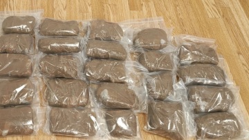 Άγιος Ιωάννης Ρέντη: Έκρυβαν 13,5 κιλά ηρωίνης σε παράπηγμα, δείτε βίντεο
