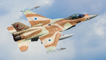 Μυστήριο με ισραηλινό F-16 που εμφανίστηκε με «κόκκινες» βόμβες 900 κιλών