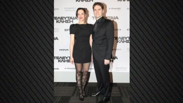 Μαριλίτα Λαμπροπούλου: Με φλοράλ καλσόν στο πλευρό του Δημήτρη Λάλου στην πρεμιέρα της «Τελευταίας Κλήσης», δείτε φωτογραφίες