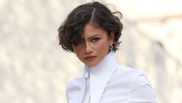 Ζεντάγια: Η βέρα στο δάχτυλό της που εντείνει τις φήμες για τον γάμο της και το ολόλευκο φόρεμα (εικόνες)