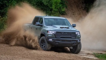 Η Stellantis προσλαμβάνει (πολλούς) μηχανικούς και έχει λόγο