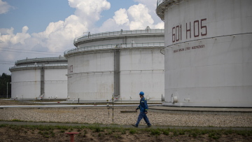 Γερμανία και Ιαπωνία απελευθερώνουν αποθέματα πετρελαίου για να περιορίσουν τις αυξήσεις τιμών