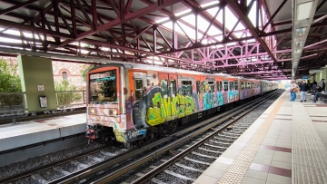 Πέταξαν πέτρα σε συρμό του Ηλεκτρικού στον Περισσό, τρεις επιβάτες τραυματίστηκαν