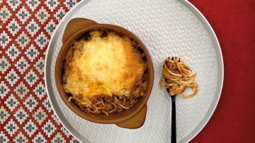 Σπαγγέτι φούρνου με κιμά και τυριά