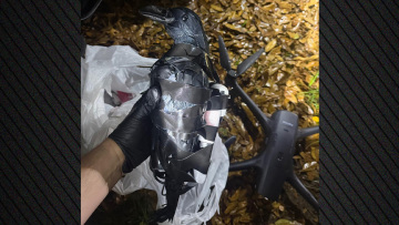 Εκαναν drone να μοιάζει με κοράκι για να περάσουν ναρκωτικά σε φυλακή στο Τέξας
