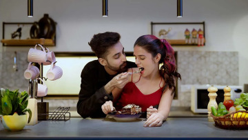 Ο 1 στους 3 νέους άνδρες πιστεύει ότι οι γυναίκες «πρέπει να υπακούουν» τους συζύγους τους