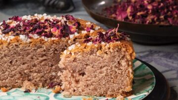 Κέικ με λάδι: 7 εύκολες συνταγές για αφράτα σπιτικά γλυκά
