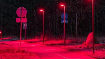 Γιατί μια πόλη στη Δανία αντικαθιστά τα λευκά φώτα στους δρόμους με κόκκινα
