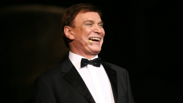  Γιώργος Μαρίνος: Όσο βρισκόταν εδώ τραγουδούσε για τους τρόφιμους, είπε η διευθύντρια του οίκου ευγηρίας όπου ζούσε
