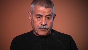 Η «Αυτοψία» παρουσιάζει την ιστορία του Σταύρου Λάλα, του μεγαλύτερου κατασκόπου που είχε ποτέ η Ελλάδα