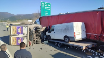 Σοβαρό τροχαίο στην Εγνατία Οδό: Νταλίκα συγκρούστηκε με όχημα οδικής βοήθειας, δείτε εικόνες