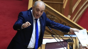 Ο Βελόπουλος έφτασε να εξυμνεί τη Χούντα για τις εξορύξεις, δείτε βίντεο