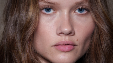 Δέκα tips & tricks για να μειώσουμε το πρήξιμο στην περιοχή των ματιών
