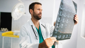 Ακτινολόγοι – καταγγελίες: Το Υπουργείο Υγείας θεσπίζει «ανύπαρκτη» ιατρική εξειδίκευση – Οι κίνδυνοι για τους ασθενείς