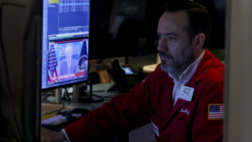 Στα κόκκινα η Wall Street: Τρίτη εβδομάδα απωλειών για τον S&P 500 που άγγιξε χαμηλό χρονιάς