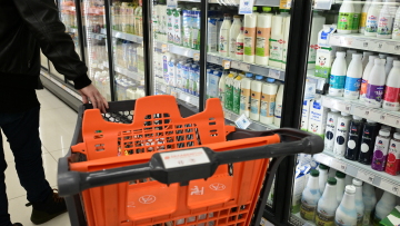 Αυτή είναι η λίστα με τα 63 προϊόντα στα οποία μπαίνει πλαφόν: Τρόφιμα και είδη πρώτης ανάγκης