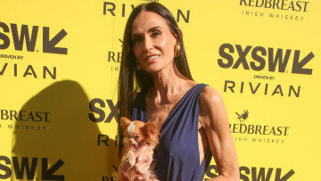 Σχόλια για την αδυνατισμένη εικόνα της Ντέμι Μουρ: Όλο το Χόλιγουντ πρέπει να παίρνει Ozempic, γράφουν
