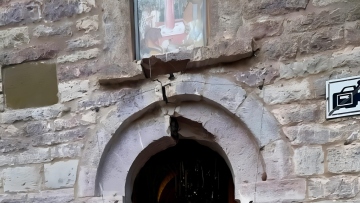 «Ανοιξε» στα δύο το Καθολικό της Μονής Παναγίας Σπηλιάς από τον σεισμό των 4,8 Ρίχτερ στην Ευρυτανία, δείτε εικόνες