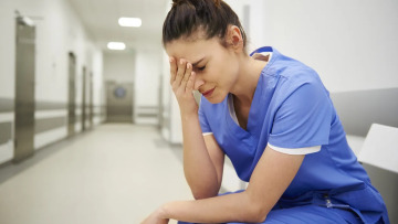 Τα νοσοκομεία μας έχουν τους μισούς νοσηλευτές συγκριτικά με την Ευρώπη – Πώς θα ενισχυθεί ο κλάδος