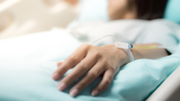 Αγωνία για δύο αδελφές που προσβλήθηκαν από μηνιγγιτιδόκοκκο στην Κρήτη: Βελτίωση για τη 22χρονη, σε κρίσιμη κατάσταση η 26χρονη