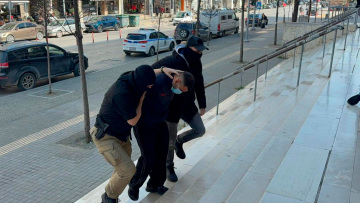 Πάνω από δύο λίτρα αίμα έχασε ο 20χρονος στη Θεσσαλονίκη, θανατηφόρο το χτύπημα κοντά στην καρδιά, ποινική δίωξη για ανθρωποκτονία στον 23χρονο