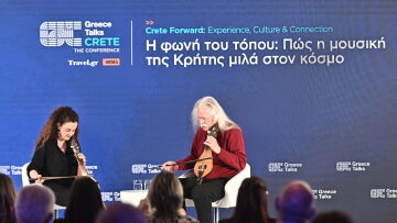 Μια μοναδική στιγμή στη σκηνή του Greece Talks: Ο Ross Daly με τη λύρα του σε ένα μουσικό ταξίδι στην κρητική παράδοση
