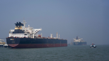 Εκρήξεις σε Τεχεράνη, Λίβανο και Ιράκ - Οι ΗΠΑ σχεδιάζουν συνασπισμό χωρών για συνοδεία πλοίων στα Στενά του Ορμούζ, γράφει η WSJ