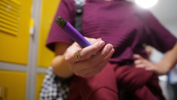 Αυξάνεται το κάπνισμα και το άτμισμα στους εφήβους στην Ελλάδα: Πάνω από το 50% έχουν δοκιμάσει κάποια μορφή τσιγάρου
