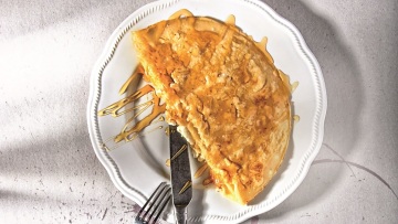 Κρέπες σαν τυρόπιτες, με μέλι