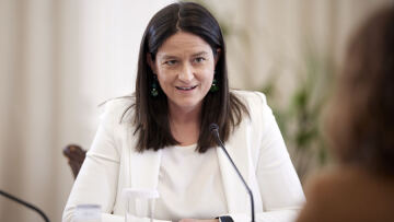 Κεραμέως για νέα συλλογική σύμβαση εργασίας στον επισιτισμό: Αυξήσεις από 6% έως 25% σε 400.000 εργαζόμενους