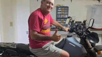 Στα 77 του ξεκίνησε τον γύρο του κόσμου με μοτοσικλέτα: «Ποτέ δεν ξέρεις πόσο χρόνο έχεις»