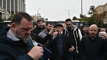 Απεργία στα ταξί: Σε εξέλιξη οι απεργιακές κινητοποιήσεις, δείτε βίντεο και φωτογραφίες