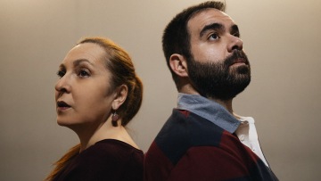 «Το Χελιδόνι»: Το συγκλονιστικό έργο που γράφτηκε με αφορμή ένα πολύνεκρο τρομοκρατικό χτύπημα στο θέατρο Ελέρ