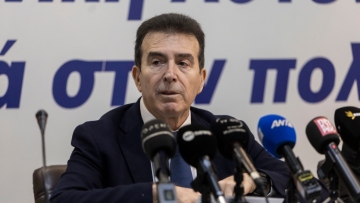 Χρυσοχοΐδης: Ενδείξεις οπαδικού υπόβαθρου για τη δολοφονία του 20χρονου στην Καλαμαριά, στόχος η διάλυση των εγκληματικών οργανώσεων