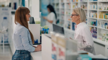 Ακριβά φάρμακα: Διευκολύνσεις για ταχύτερη εξυπηρέτηση των πολιτών ζητούν οι φαρμακοποιοί
