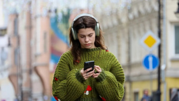 Επικίνδυνα τοξικά σε ακουστικά που φορούν οι νέοι – Τι δείχνει ευρωπαϊκή έρευνα
