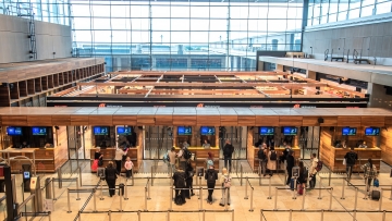 Καμία πτήση από και προς το Βερολίνο, συνεχίζεται η απεργία εργαζομένων του αερολιμένα
