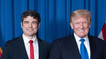 «Μίλα με τον Τραμπ πριν αποφασίσεις»: Ο Κεντ εκμυστηρεύτηκε τις προθέσεις του στον Βανς μια μέρα πριν παραιτηθεί 