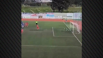 Δύο αποκρούσεις, δύο δοκάρια, αλλά γκολ δεν μπήκε: Δείτε την απίστευτη φάση από αγώνα της Β' ΕΠΣΑ Αθηνών