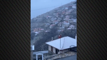 Στα λευκά η ορεινή Ελασσόνα: Χειμωνιάτικο ξύπνημα με χιονοπτώσεις και τσουχτερό κρύο, δείτε βίντεο και φωτογραφίες