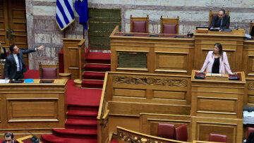 Επεισόδιο στη Βουλή, ο Γεωργιάδης κατήγγειλε την Κωνσταντοπούλου ότι τον τραβούσε βίντεο στη συνεδρίαση