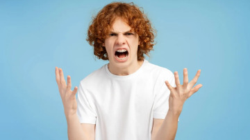 Γιατί γερνούν πιο γρήγορα οι επιθετικοί έφηβοι – Τι δείχνει νέα μελέτη για φλεγμονή, άμυνα και καρδιά
