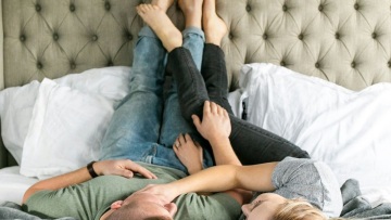 Μήπως θα έκανε καλό στα ζευγάρια να αρχίσουν να κοιμούνται χώρια;
