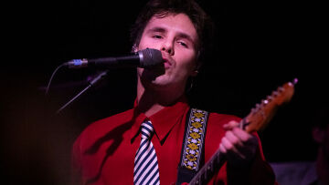 To τραγούδι του δεύτερου γιου των Μπέκαμ με την αναφορά στον αδερφό του, που κατηγορεί τους γονείς τους (βίντεο)